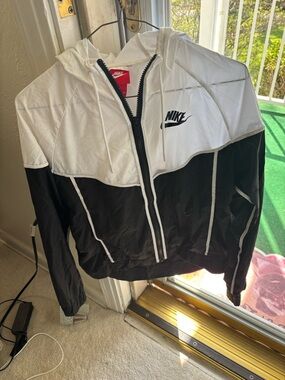 Nike White and Black Hooded Windbreaker Jacket